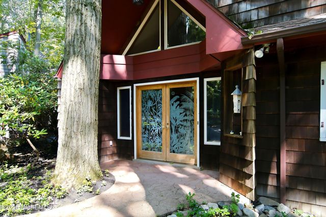 20 Rimwood Drive, Lincroft, NJ 07738