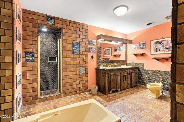 20 Rimwood Drive, Lincroft, NJ 07738