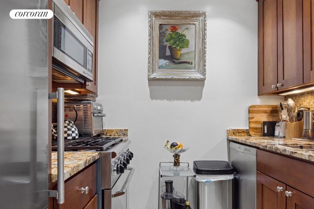 250 E 54th St Apt 14D, New York City, NY 10022
