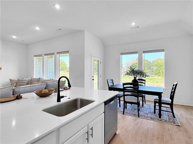 511 W Canada Drive, Farmington, AR 72730