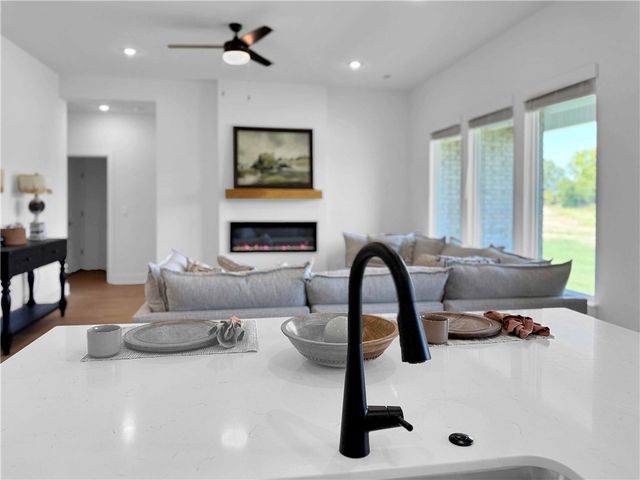 511 W Canada Drive, Farmington, AR 72730