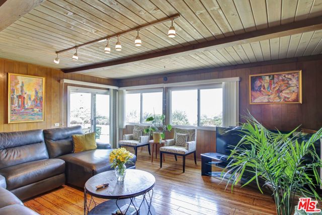 4152 Terraza Drive, Los Angeles, CA 90008