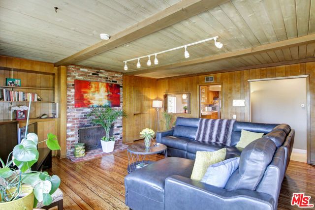 4152 Terraza Drive, Los Angeles, CA 90008