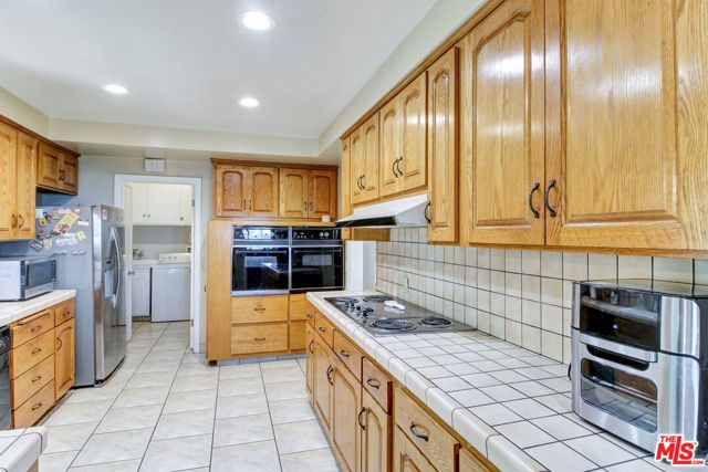 4152 Terraza Drive, Los Angeles, CA 90008