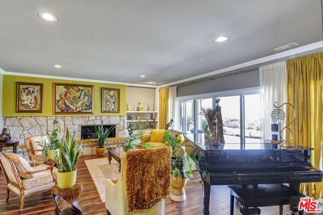 4152 Terraza Drive, Los Angeles, CA 90008