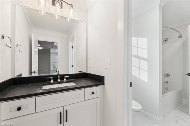 910 Eucalyptus Court, Winston-salem, NC 27106