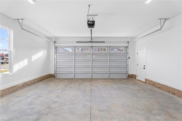 910 Eucalyptus Court, Winston-salem, NC 27106