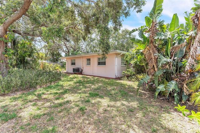 251 TROPIC BOULEVARD W, Largo, FL 33770