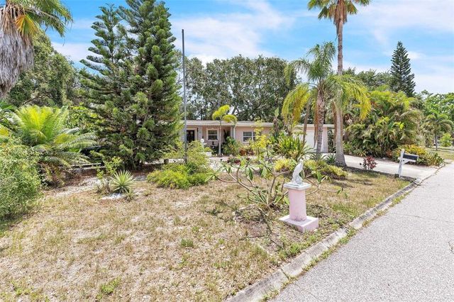 251 TROPIC BOULEVARD W, Largo, FL 33770