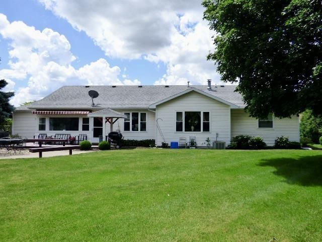 1525 E Williams Drive, Beloit, WI 53511