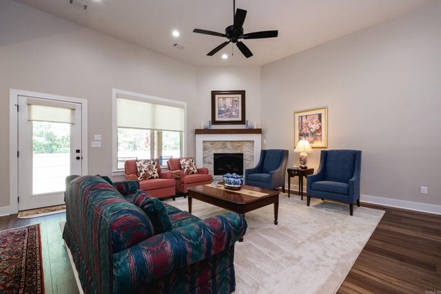 15001 Matterhorn Loop, Maumelle, AR 72113