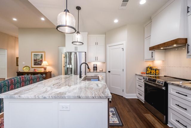 15001 Matterhorn Loop, Maumelle, AR 72113