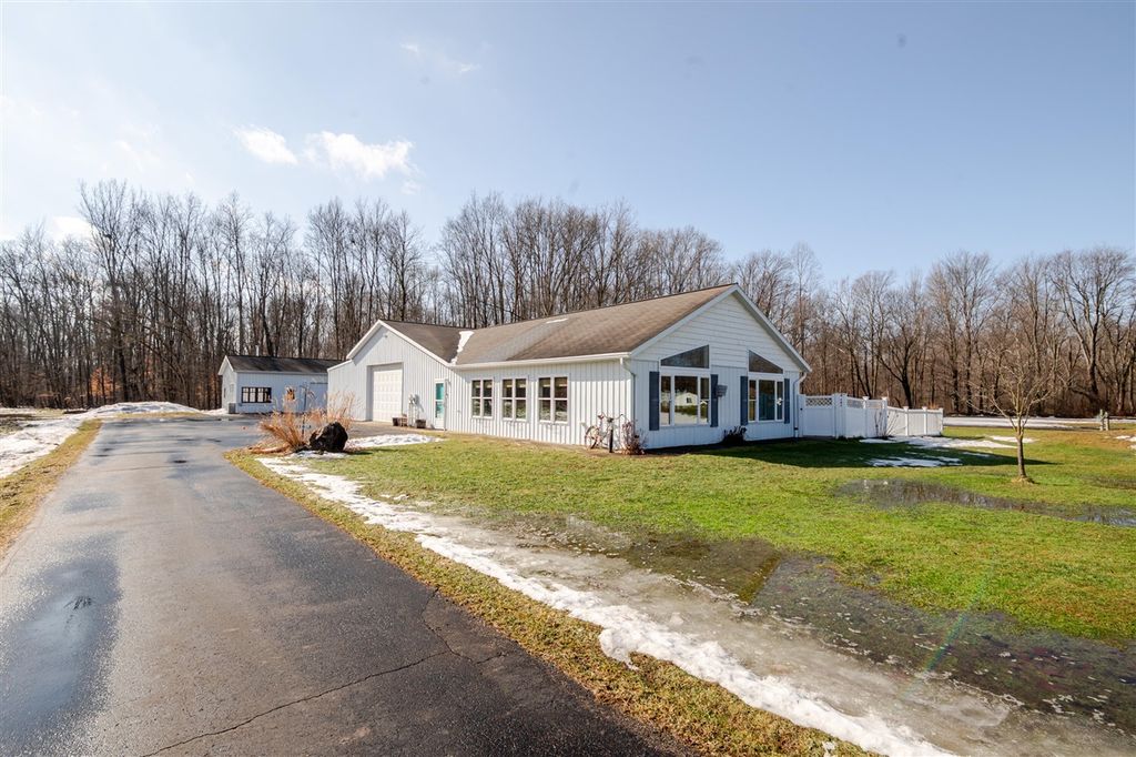 31643 Frost Street, Dowagiac, MI 49047