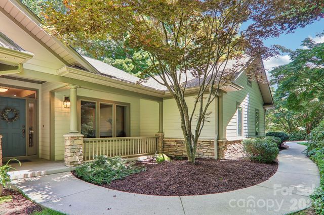 24 Turkey Roost Court, Flat Rock, NC 28739