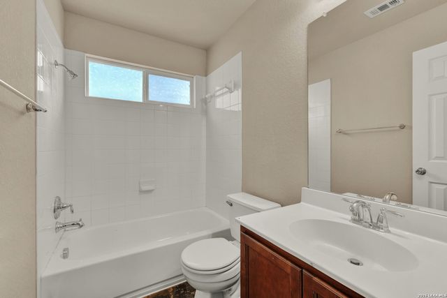 566 BRIGGS DR, New Braunfels, TX 78130