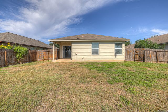 566 BRIGGS DR, New Braunfels, TX 78130