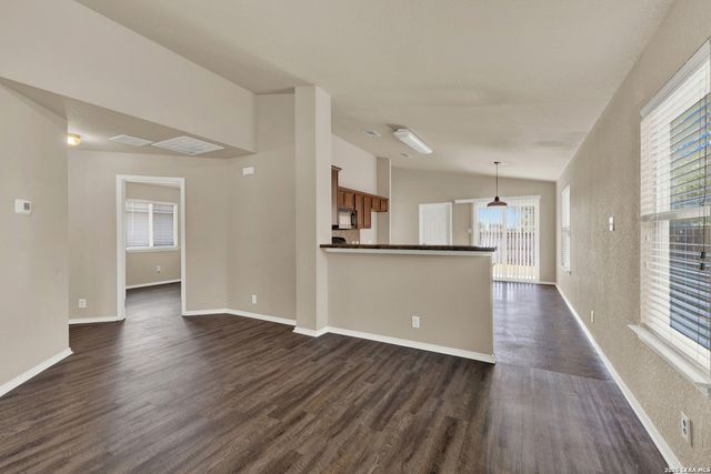 566 BRIGGS DR, New Braunfels, TX 78130