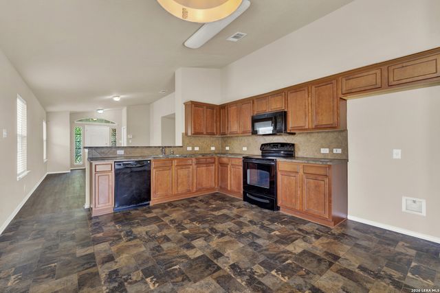 566 BRIGGS DR, New Braunfels, TX 78130