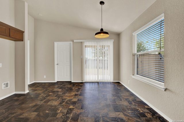566 BRIGGS DR, New Braunfels, TX 78130