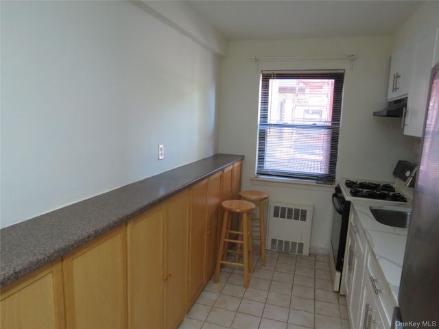 147-14 84th Road 2A, Briarwood, NY 11435