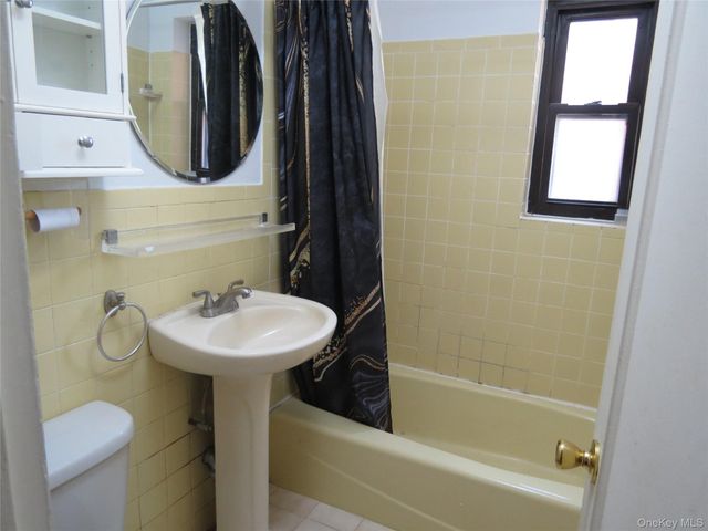 147-14 84th Road 2A, Briarwood, NY 11435