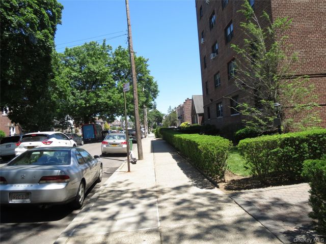 147-14 84th Road 2A, Briarwood, NY 11435