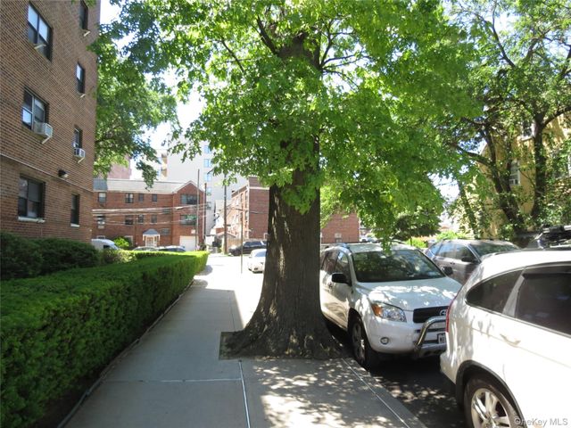 147-14 84th Road 2A, Briarwood, NY 11435