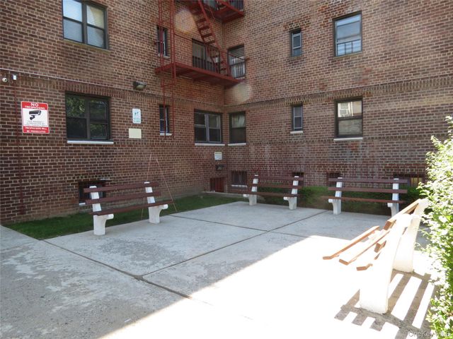 147-14 84th Road 2A, Briarwood, NY 11435