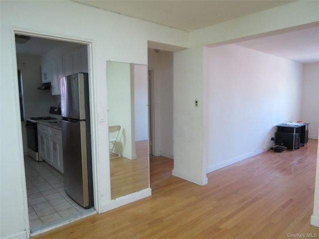 147-14 84th Road 2A, Briarwood, NY 11435
