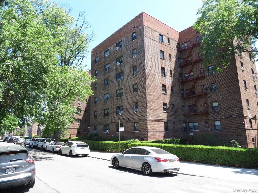 147-14 84th Road 2A, Briarwood, NY 11435