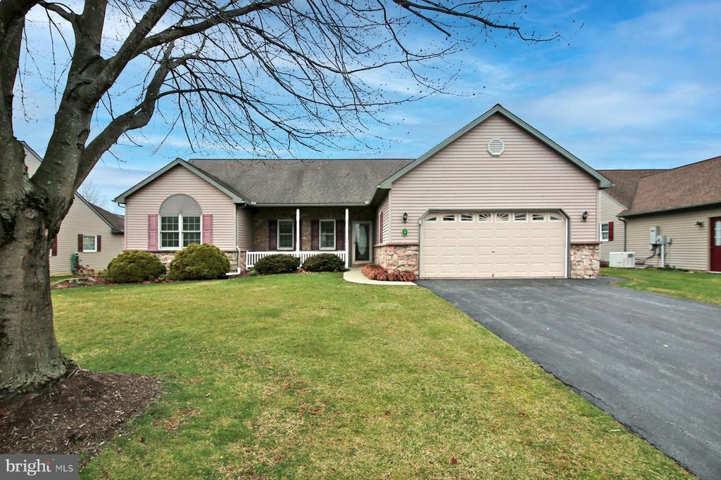 5 PRIMROSE XING, Myerstown, PA 17067