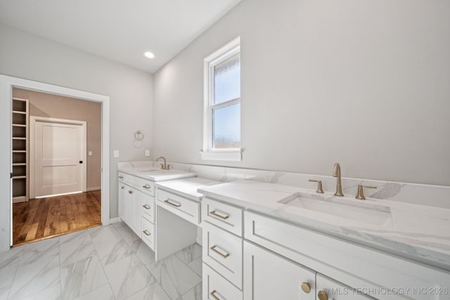 682 W 113th Court S, Jenks, OK 74037