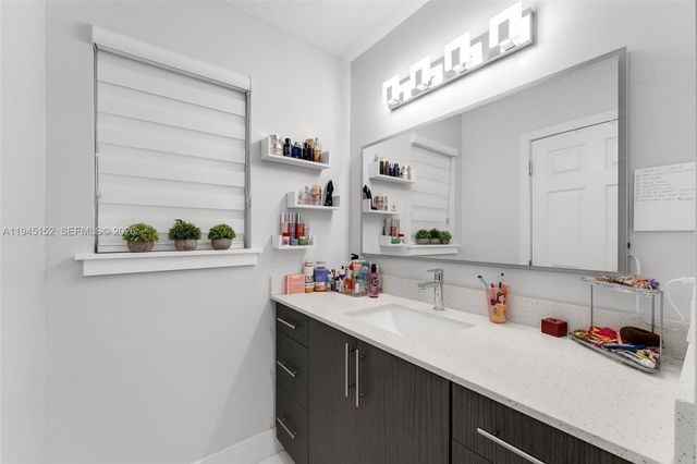 20512 SW 93rd Ave, Cutler Bay, FL 33189