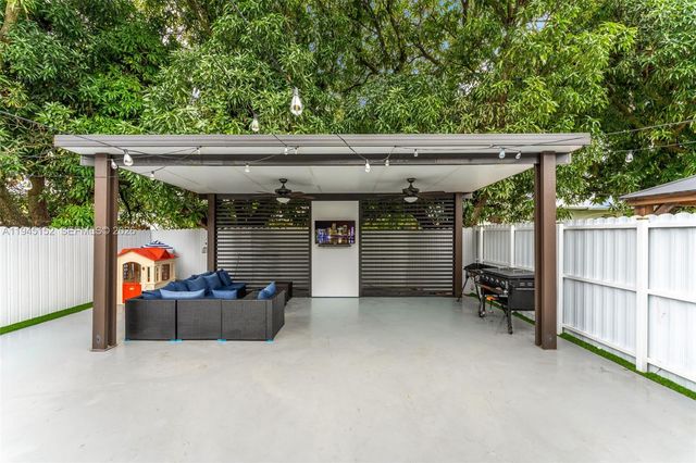 20512 SW 93rd Ave, Cutler Bay, FL 33189