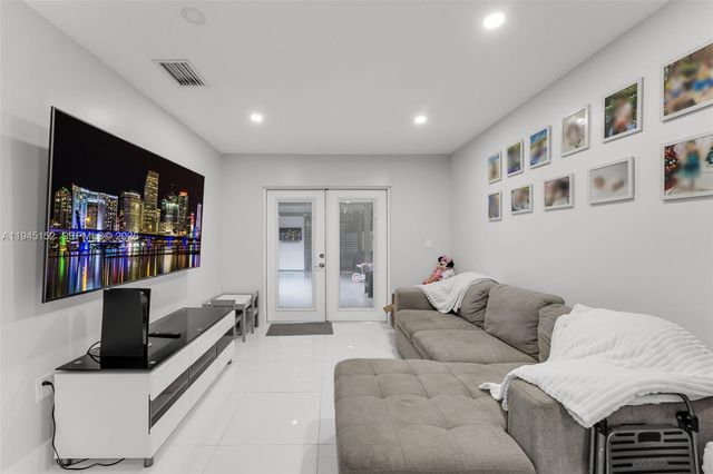 20512 SW 93rd Ave, Cutler Bay, FL 33189