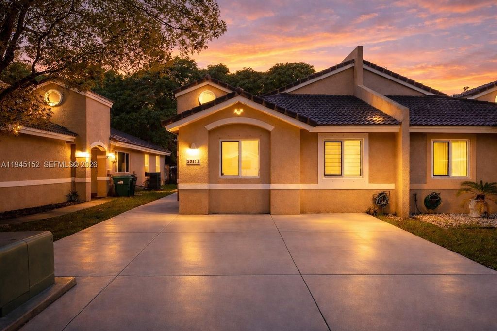 20512 SW 93rd Ave, Cutler Bay, FL 33189