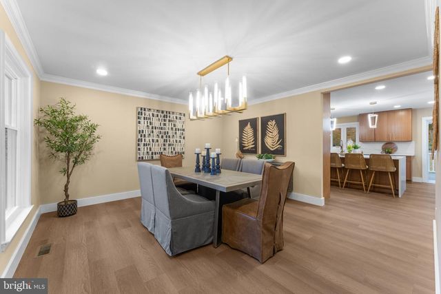 10333 HICKORY FOREST DR, Oakton, VA 22124