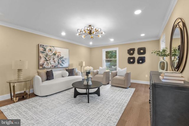 10333 HICKORY FOREST DR, Oakton, VA 22124