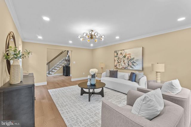 10333 HICKORY FOREST DR, Oakton, VA 22124