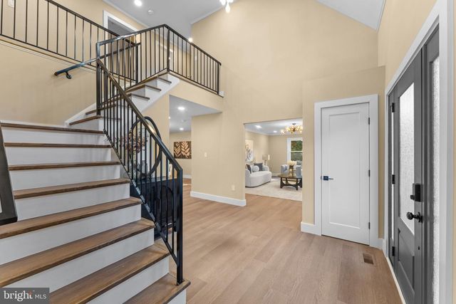 10333 HICKORY FOREST DR, Oakton, VA 22124