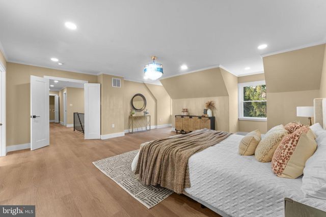 10333 HICKORY FOREST DR, Oakton, VA 22124