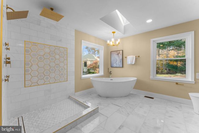 10333 HICKORY FOREST DR, Oakton, VA 22124