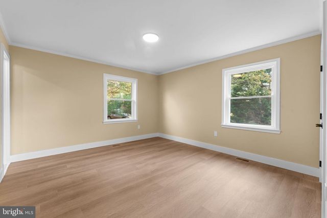 10333 HICKORY FOREST DR, Oakton, VA 22124