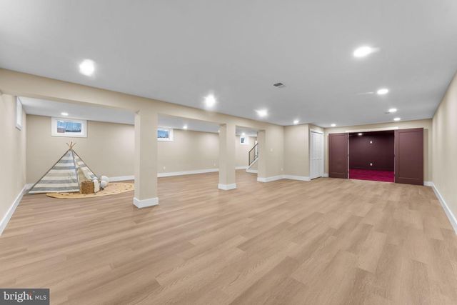 10333 HICKORY FOREST DR, Oakton, VA 22124