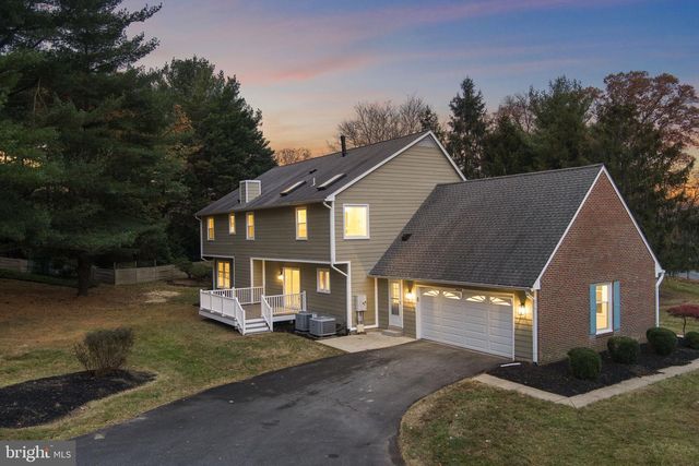 10333 HICKORY FOREST DR, Oakton, VA 22124