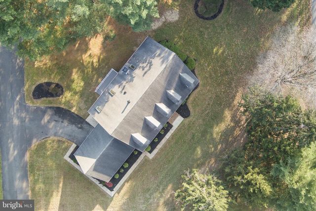 10333 HICKORY FOREST DR, Oakton, VA 22124