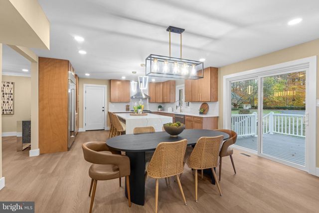 10333 HICKORY FOREST DR, Oakton, VA 22124