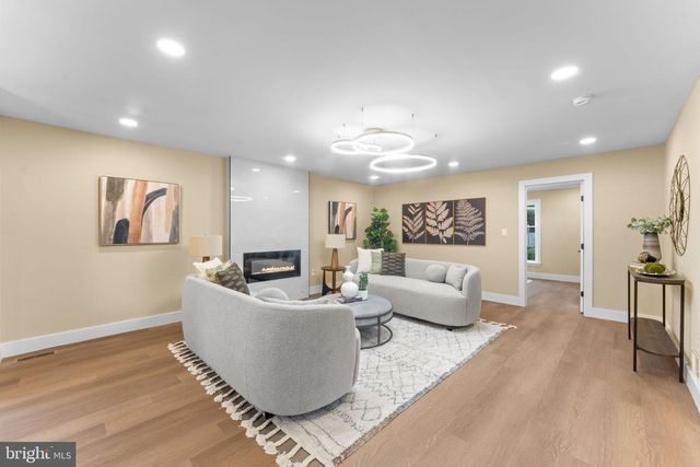 10333 HICKORY FOREST DR, Oakton, VA 22124