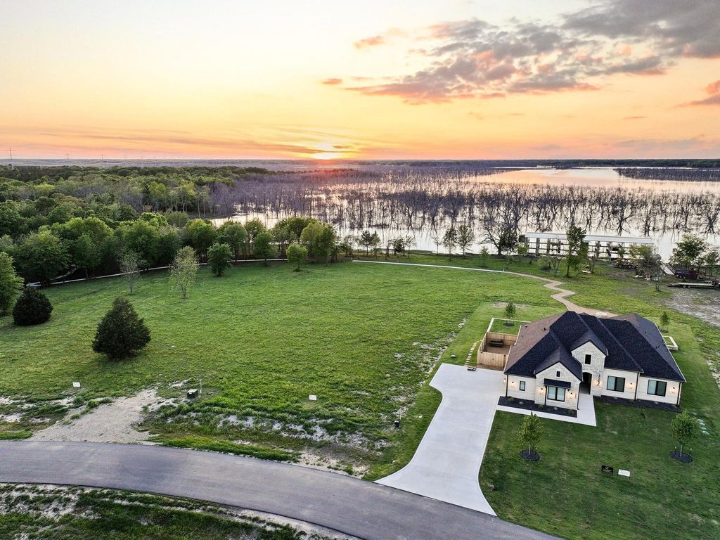 345 Shoreline Drive, Dodd City, TX 75438