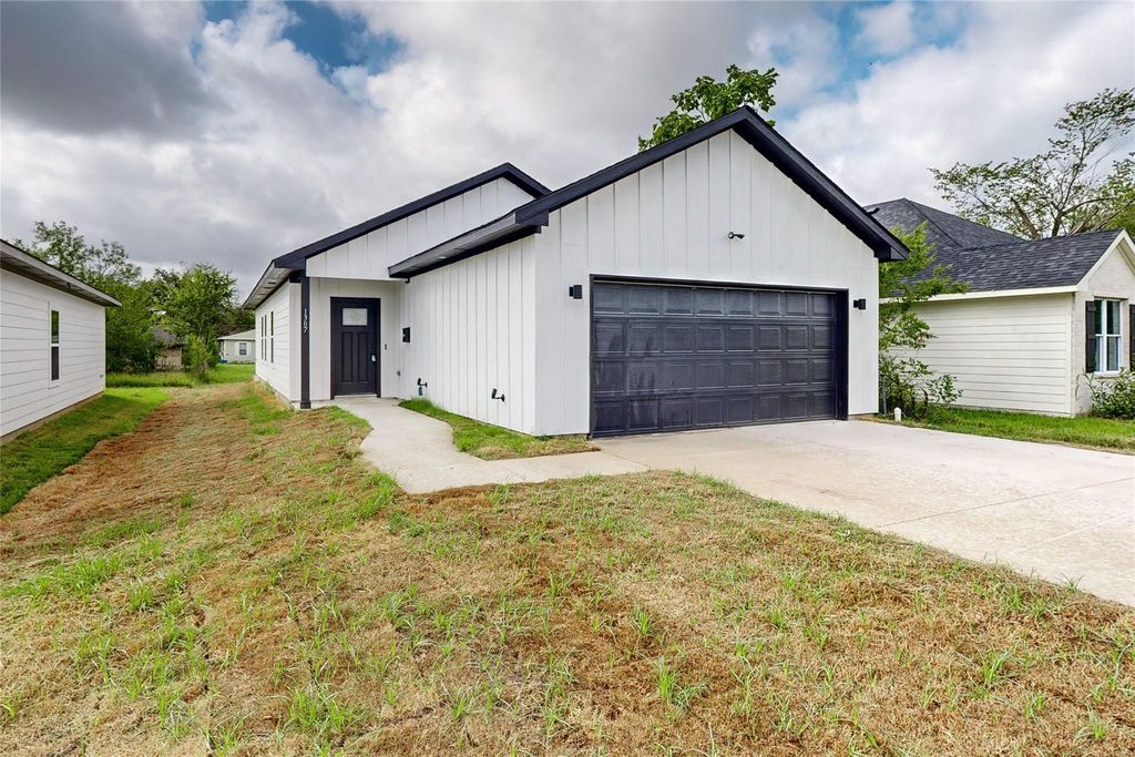 1307 E 11th Avenue, Corsicana, TX 75110